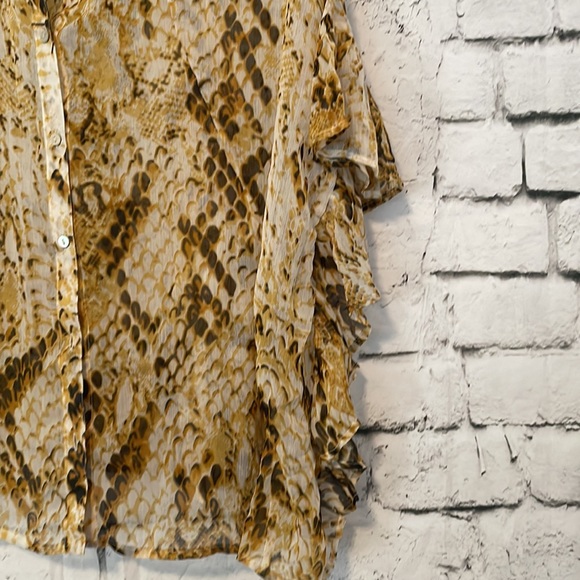NWT boutique yellow snake print sheet blouse - Picture 5 of 6